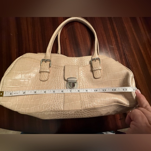 LIZ CLAIBORNE Cream Croc Embossed Faux Leather Top Handle Bag East-West - Picture 15 of 16